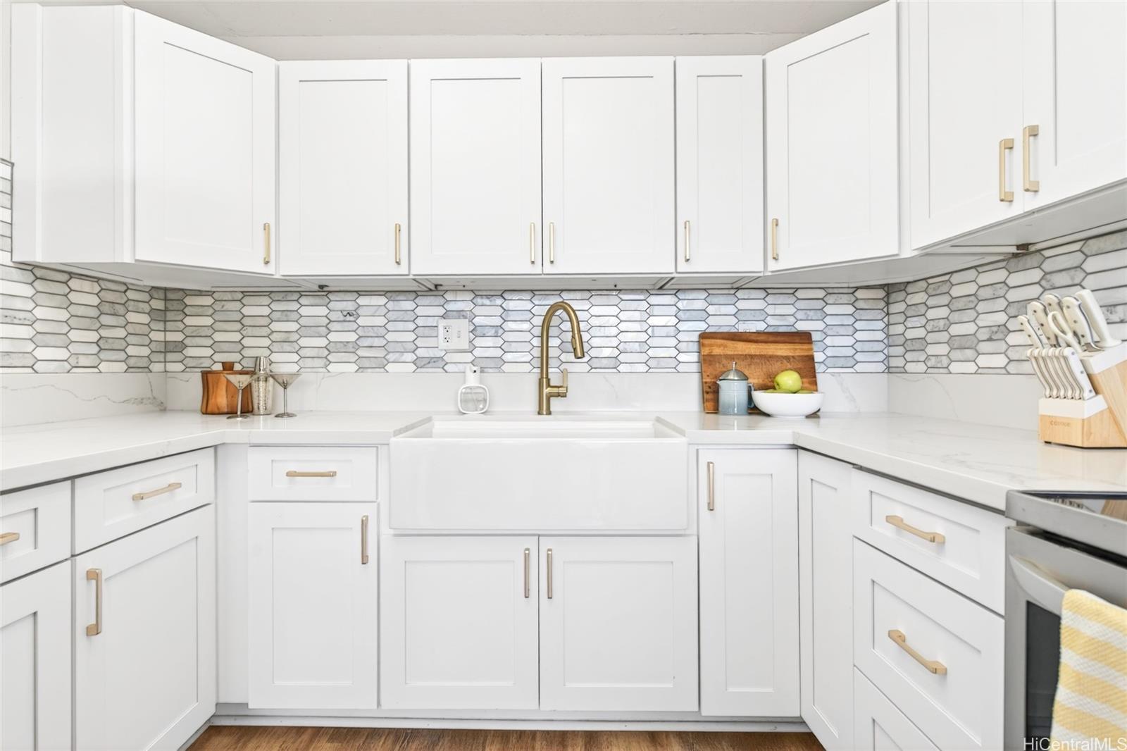 2754 Kuilei Street  Unit 704