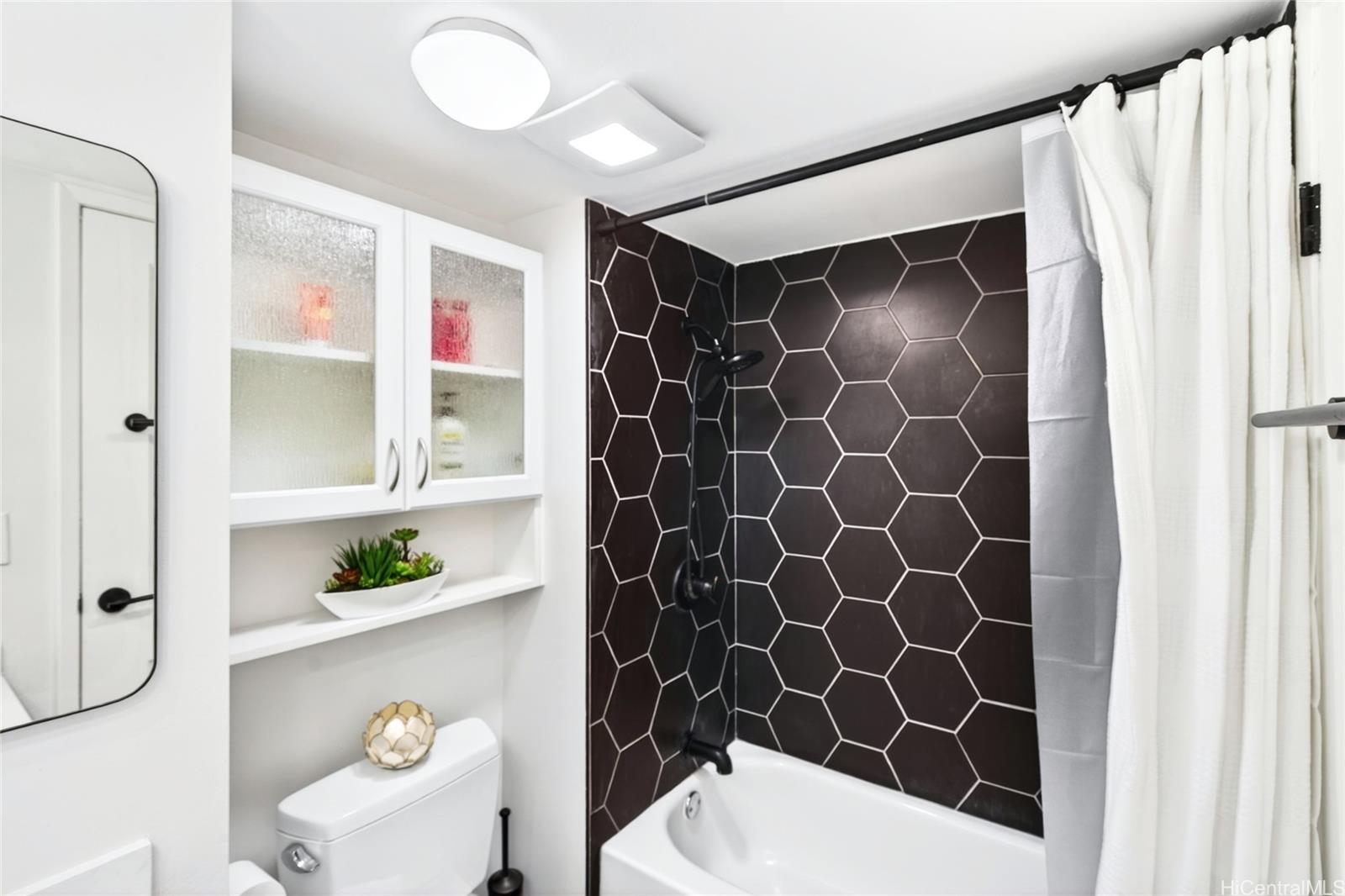 2754 Kuilei Street  Unit 704
