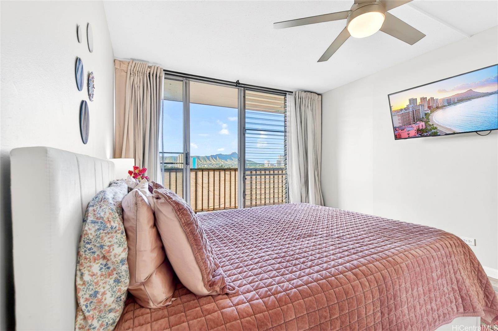 2754 Kuilei Street  Unit 704