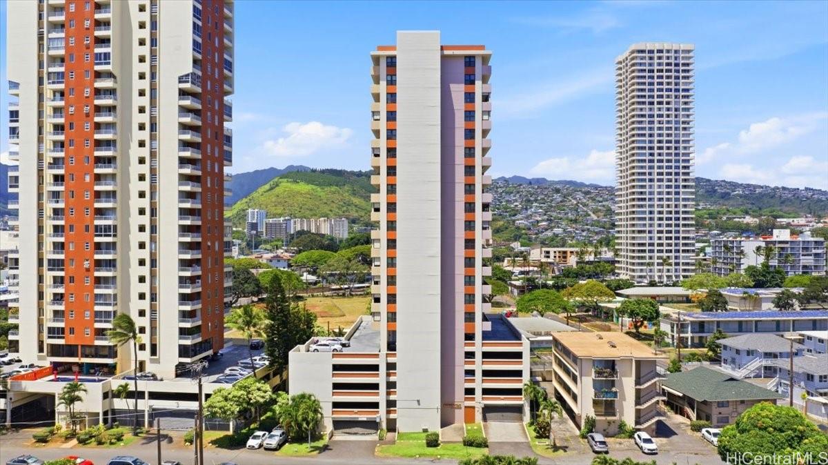 2754 Kuilei Street  Unit 704