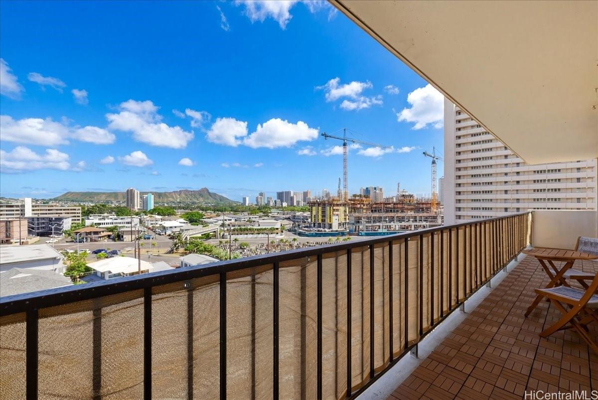 2754 Kuilei Street  Unit 704