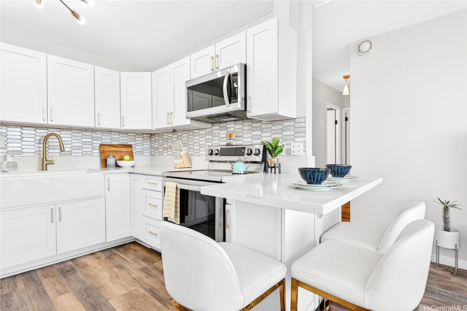 2754 Kuilei Street  Unit 704