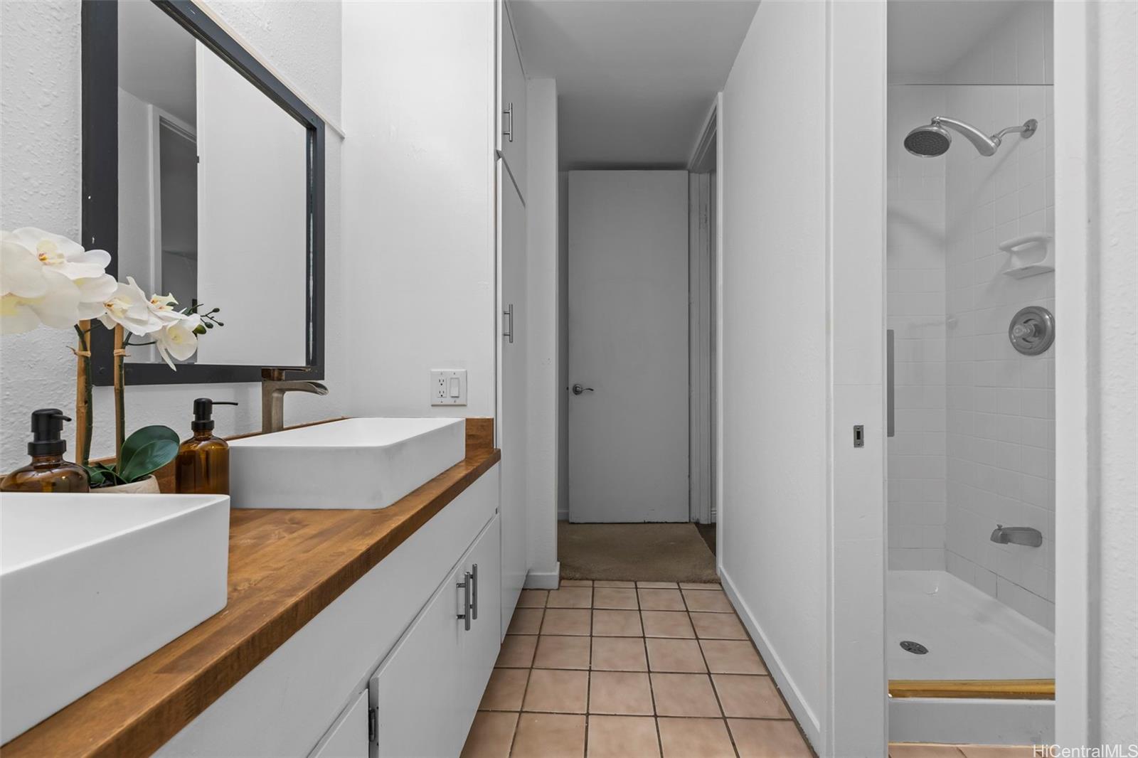 1015 Aoloa Place  Unit 335