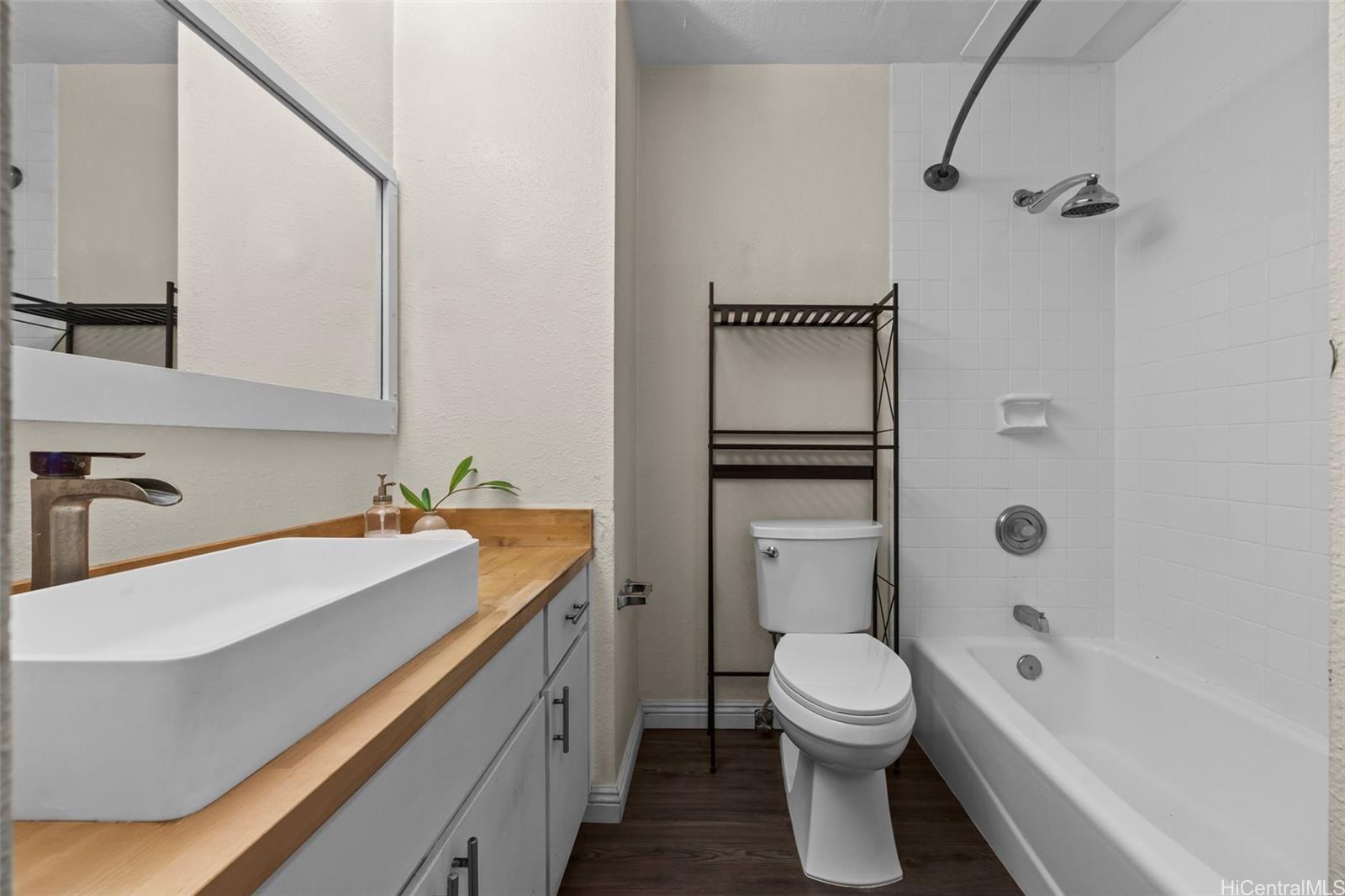 1015 Aoloa Place  Unit 335