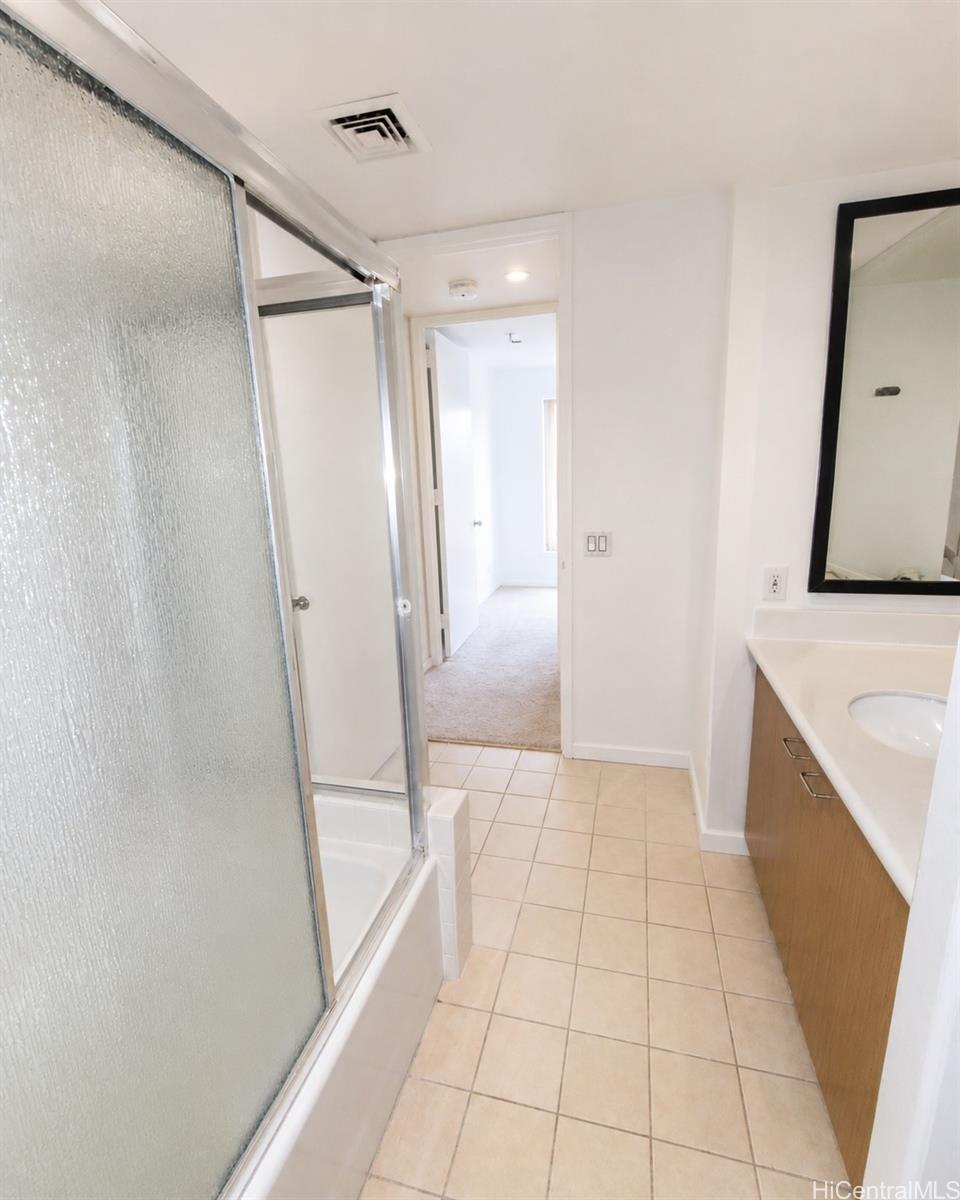 1 Keahole Place  Unit 2505