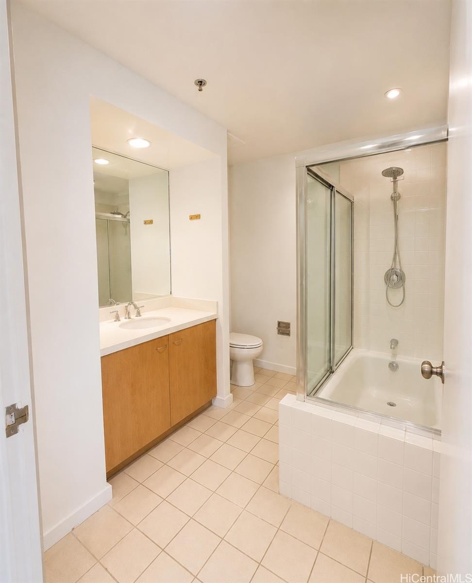 1 Keahole Place  Unit 2505