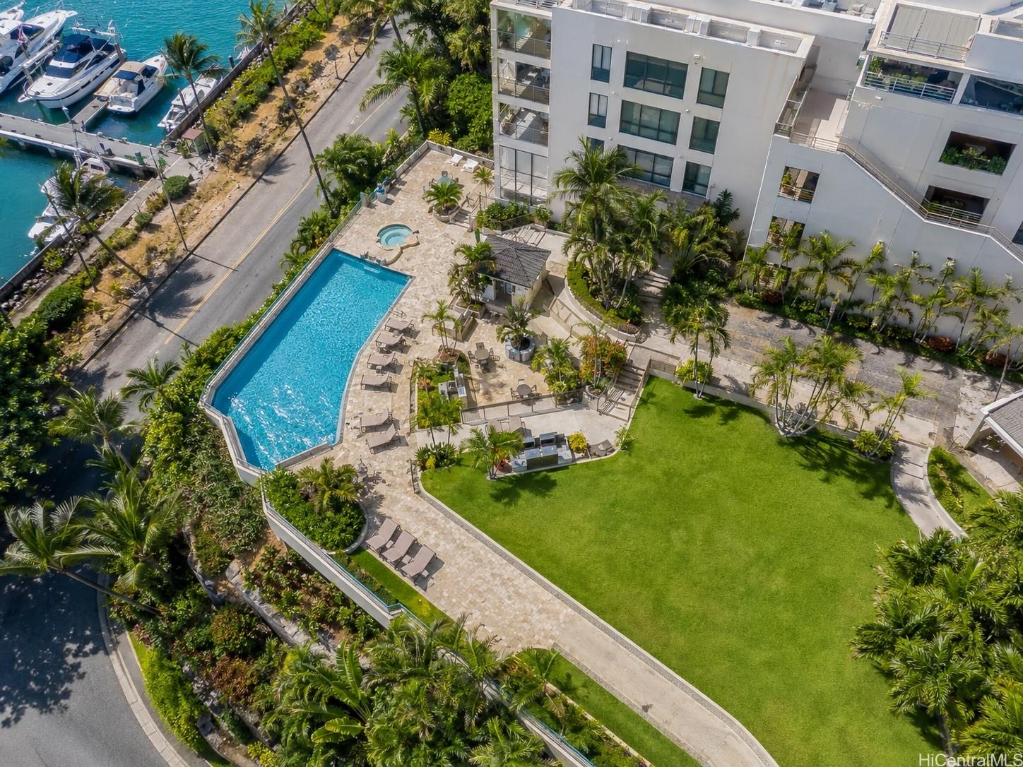 1 Keahole Place  Unit 2505