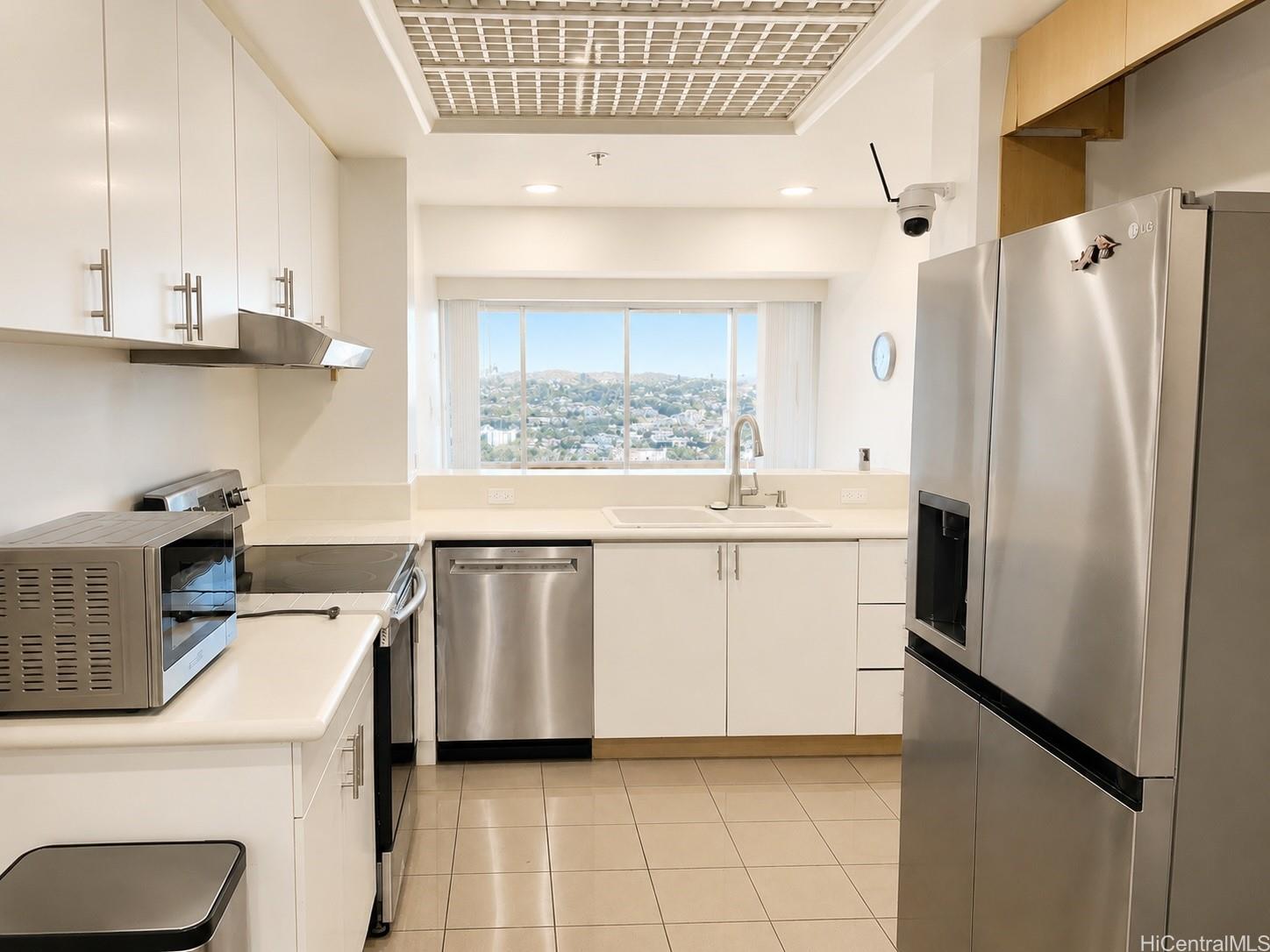 1 Keahole Place  Unit 2505