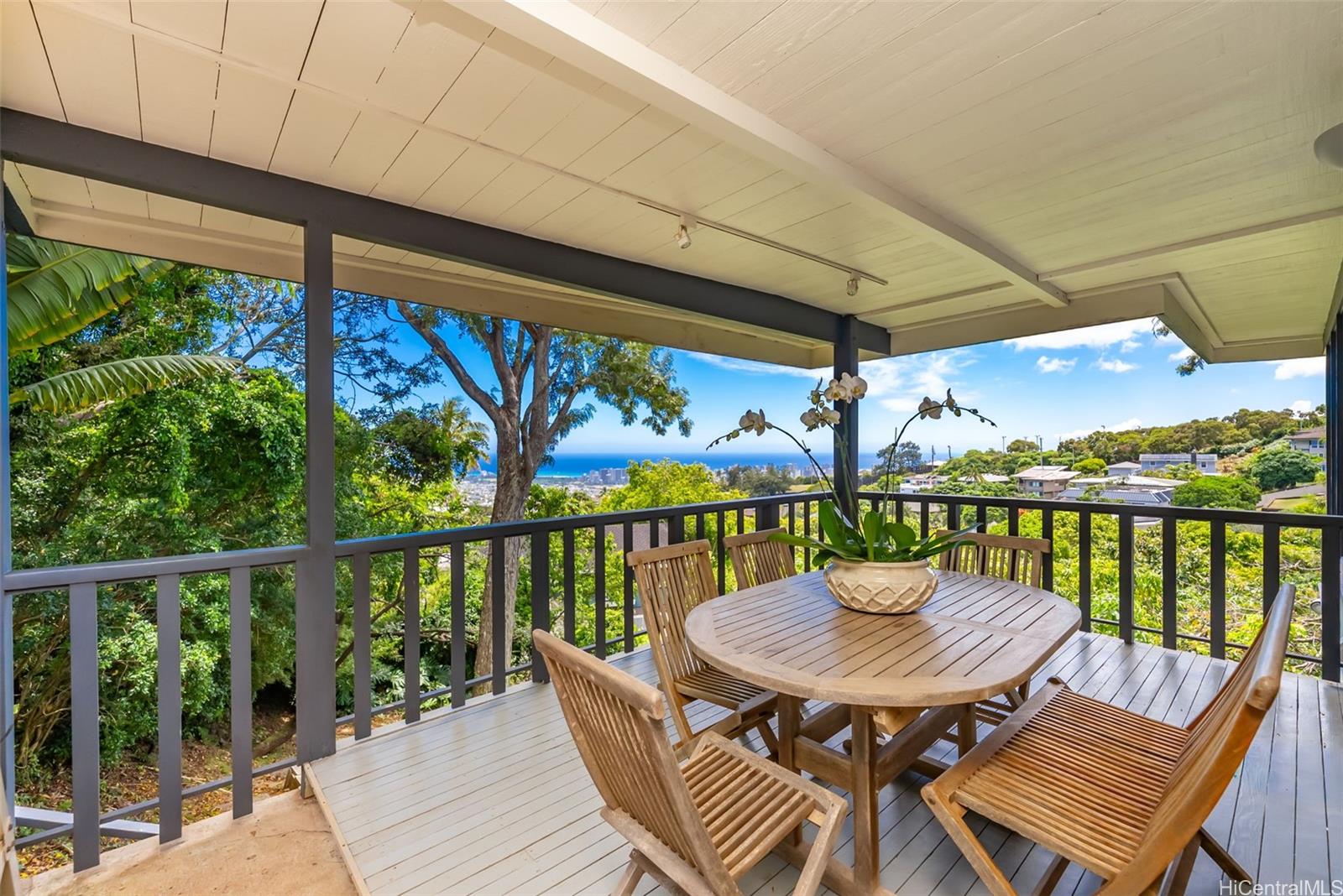 Photo 4 of 25