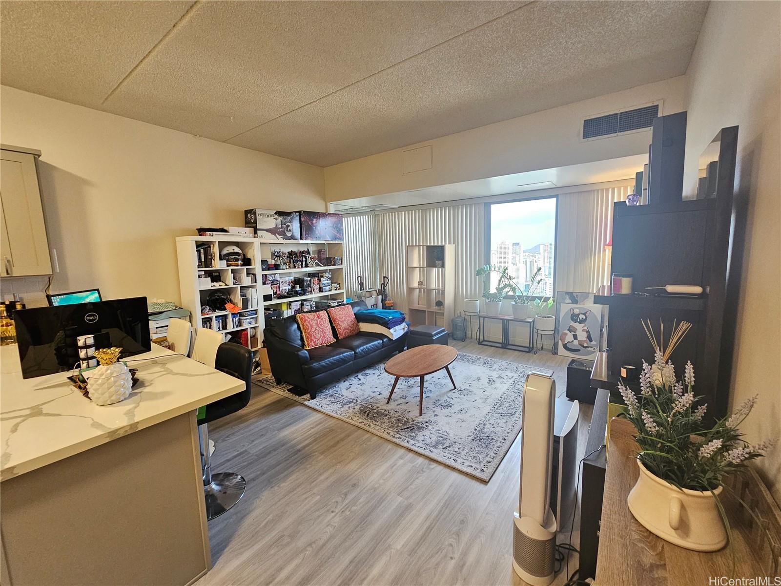 411 Hobron Lane 3907