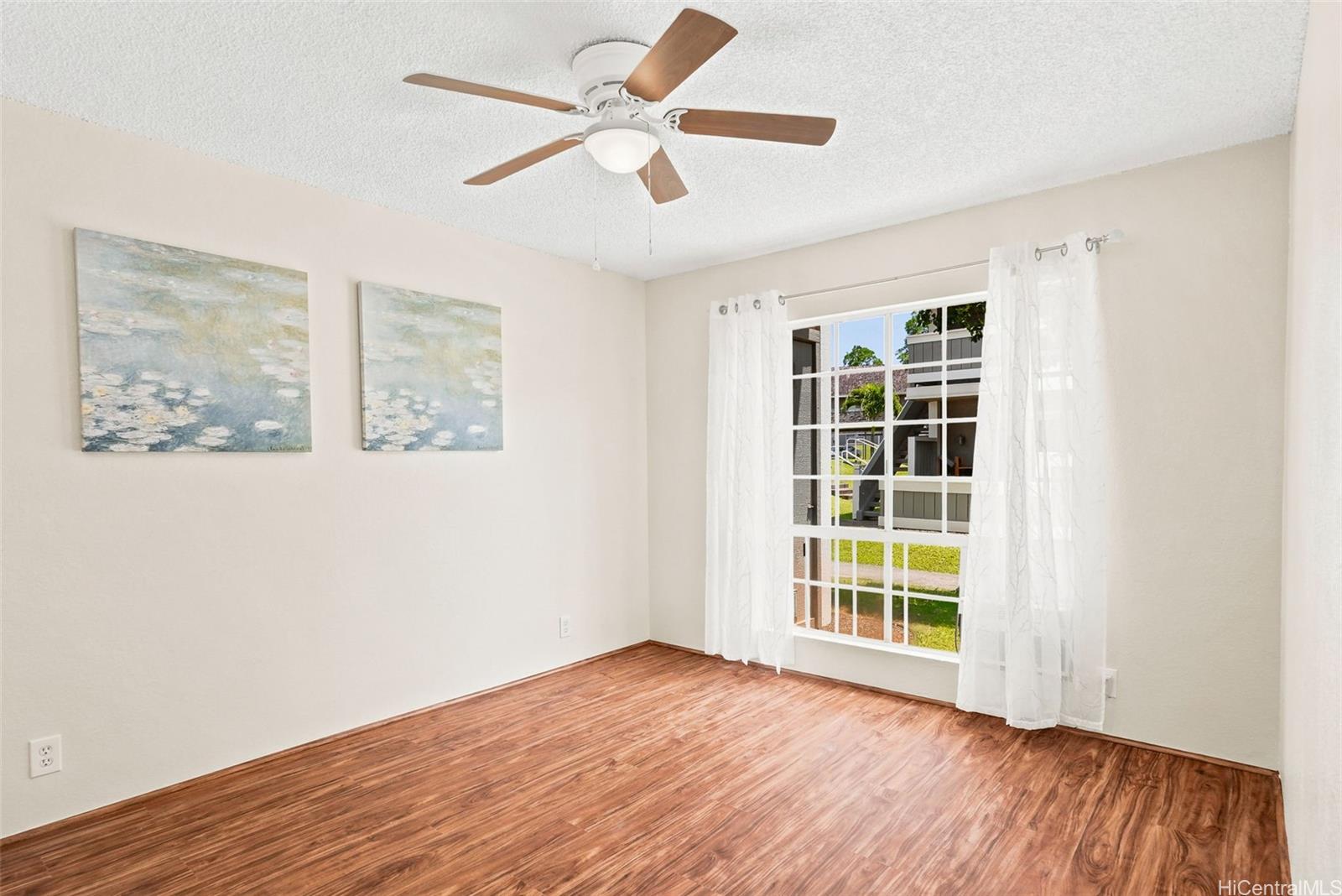Photo 11 of 22