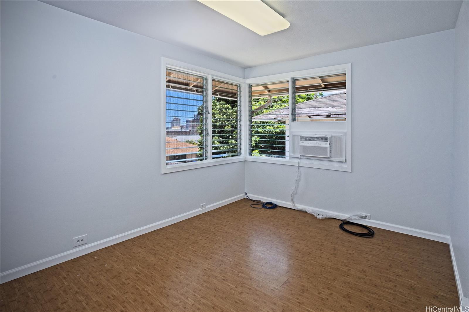 Photo 14 of 25