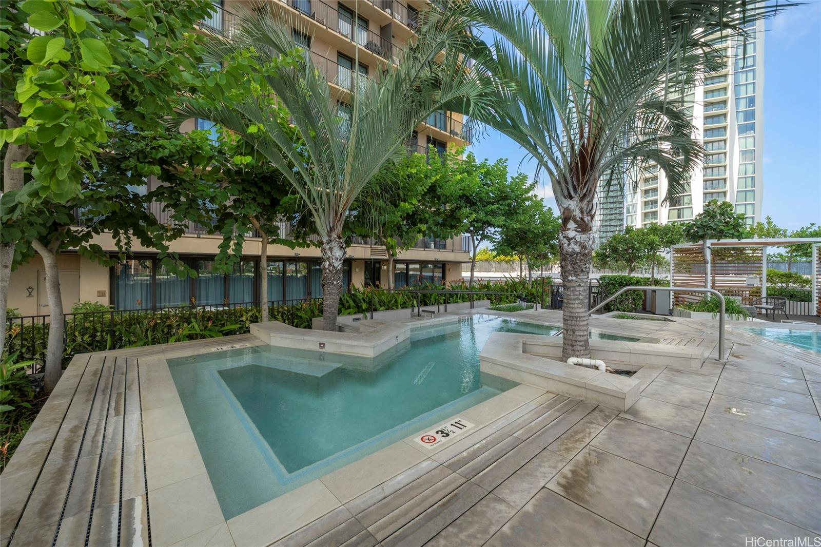 987 Queen Street  Unit 2809