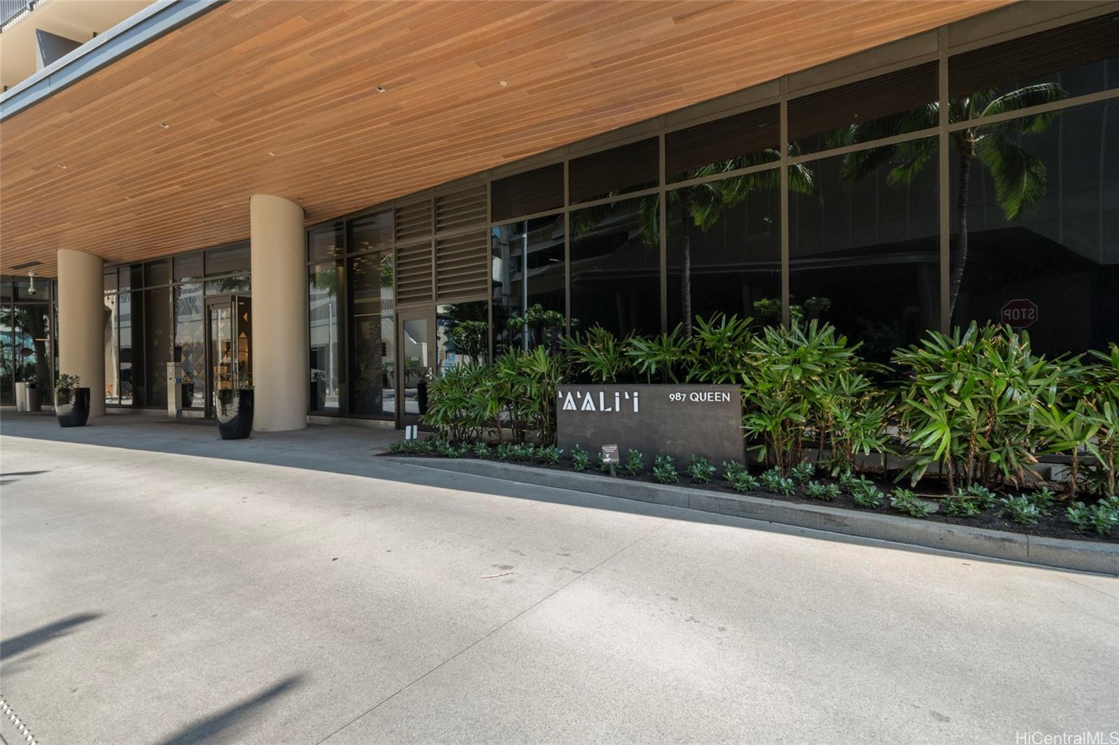 987 Queen Street  Unit 2809