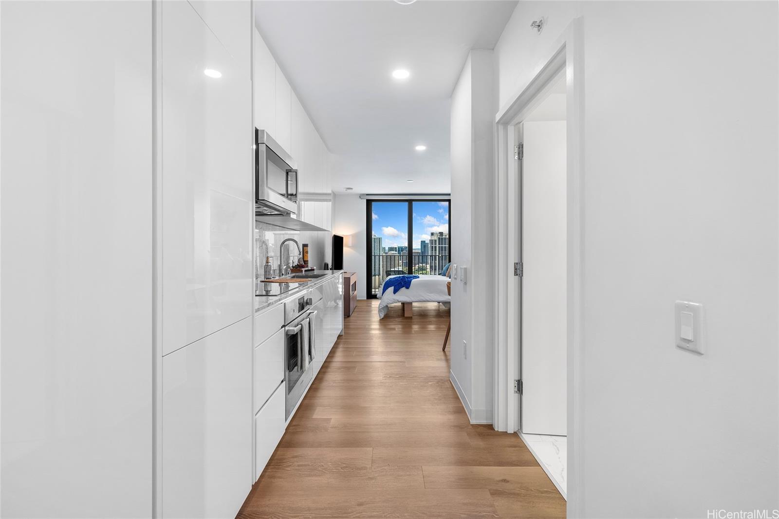 987 Queen Street  Unit 2809