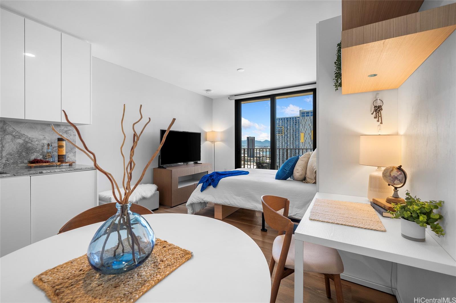987 Queen Street  Unit 2809