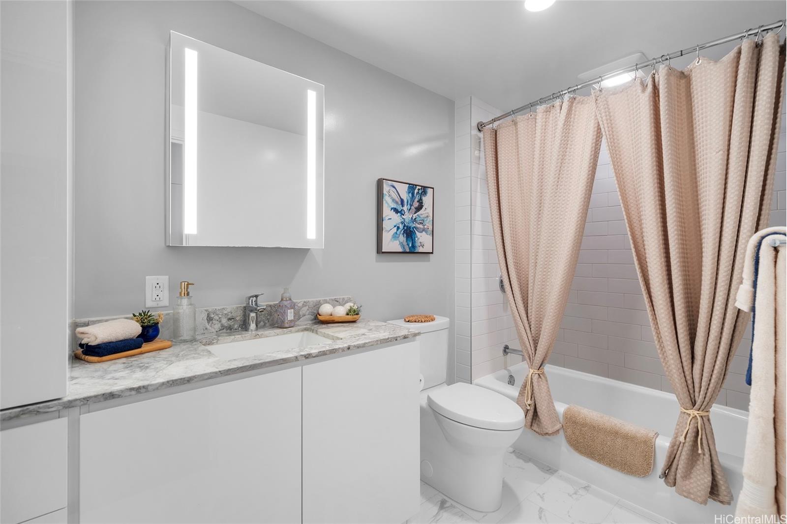 987 Queen Street  Unit 2809