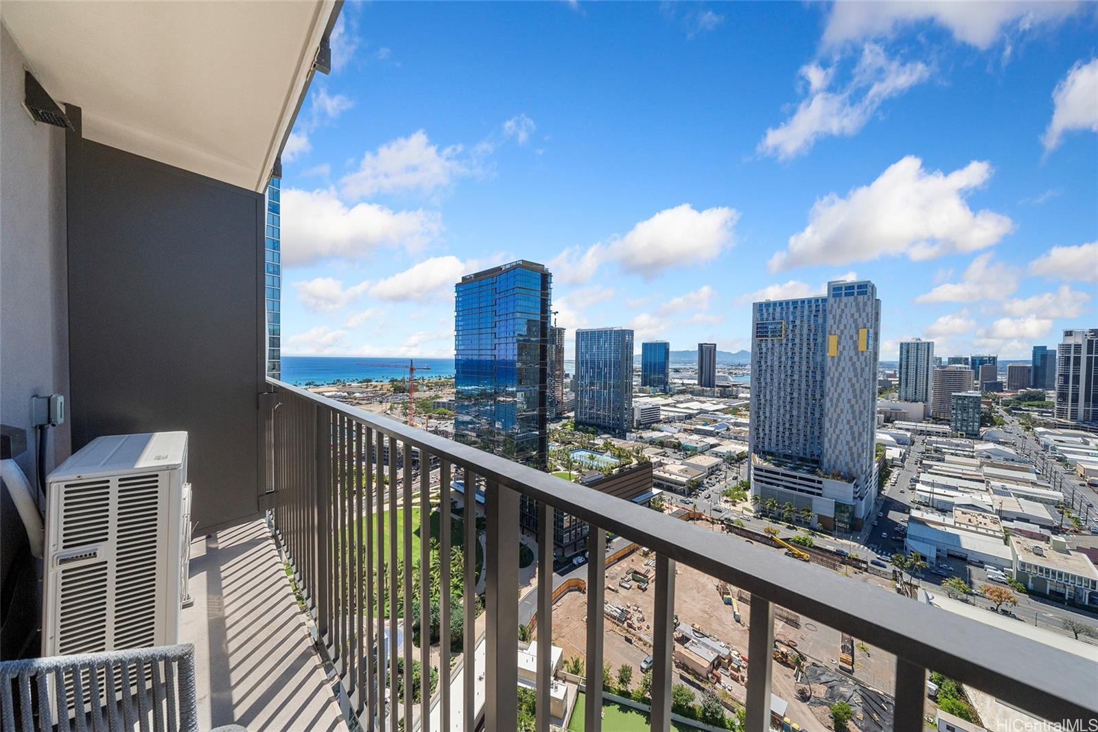 987 Queen Street  Unit 2809