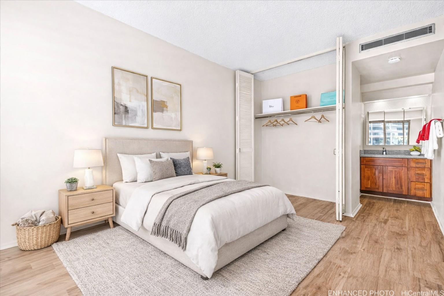 225 Queen Street  Unit 11E