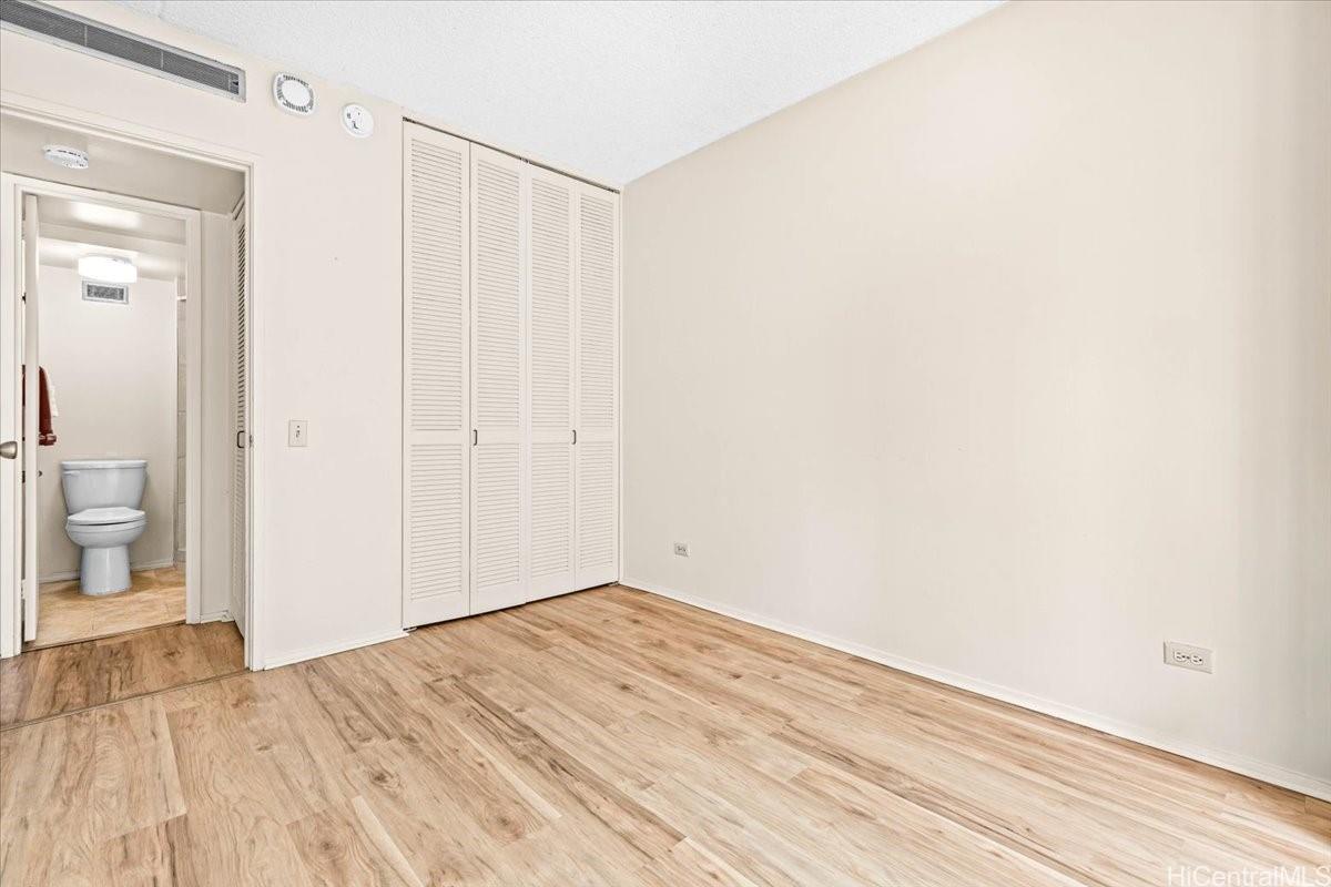 225 Queen Street  Unit 11E