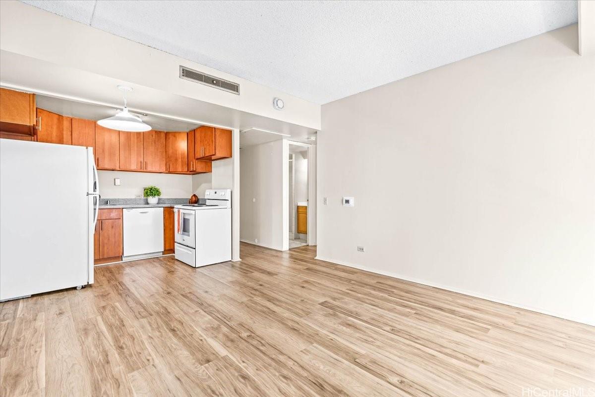 225 Queen Street  Unit 11E