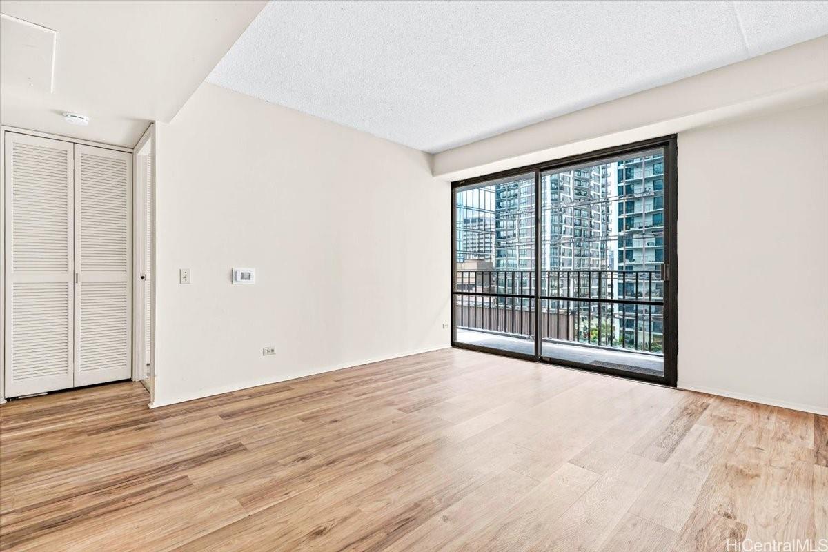 225 Queen Street  Unit 11E