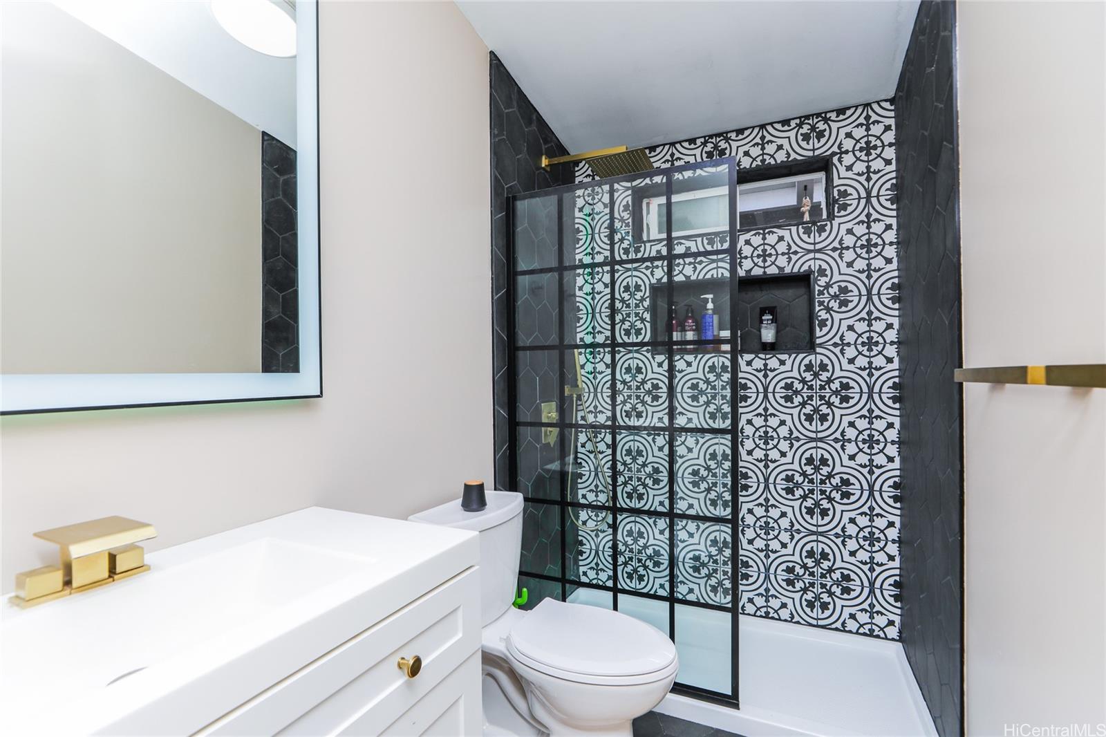 Photo 12 of 25