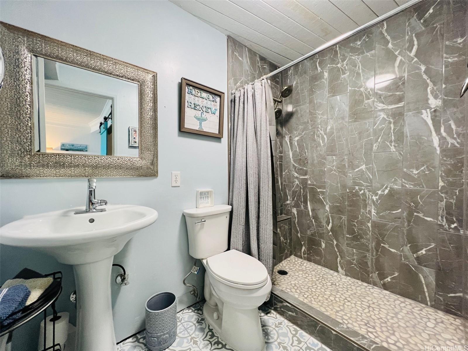 87-561 Farrington Highway  Unit 317
