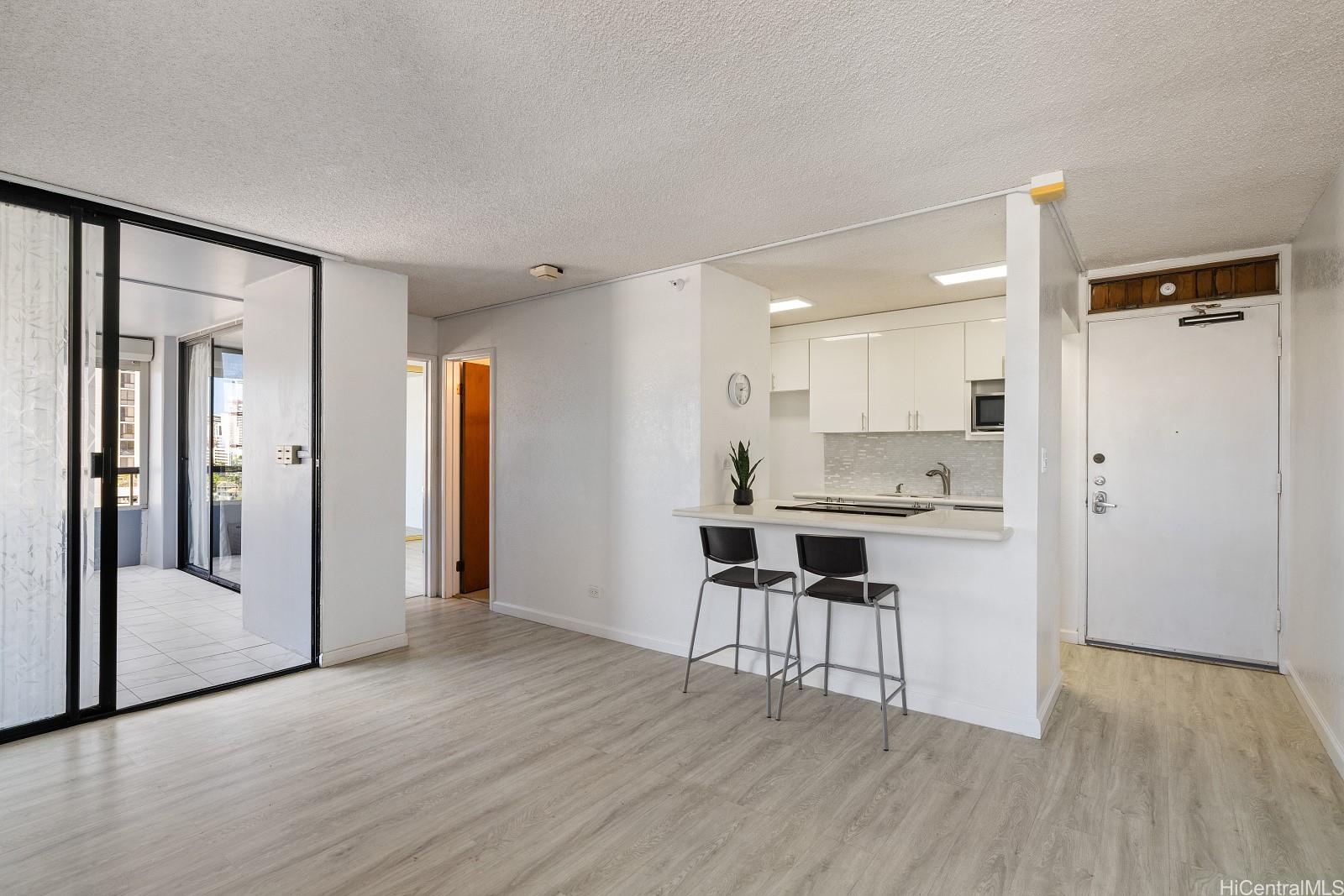 2100 Date Street 706