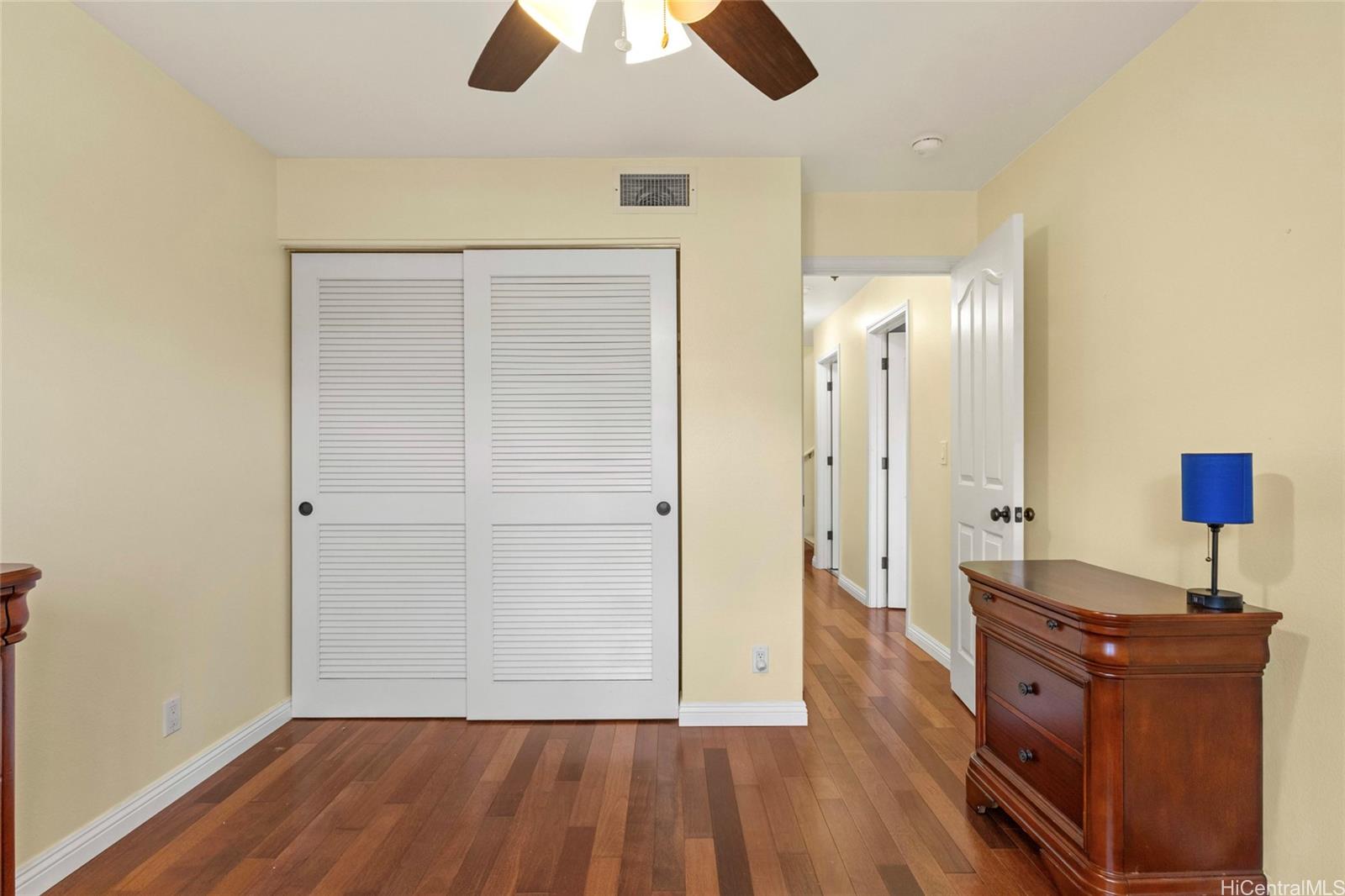 Photo 16 of 25