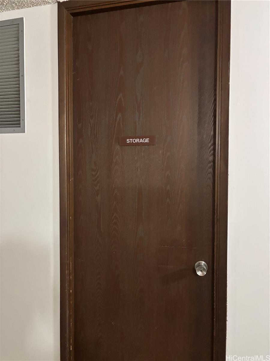 Photo 17 of 25