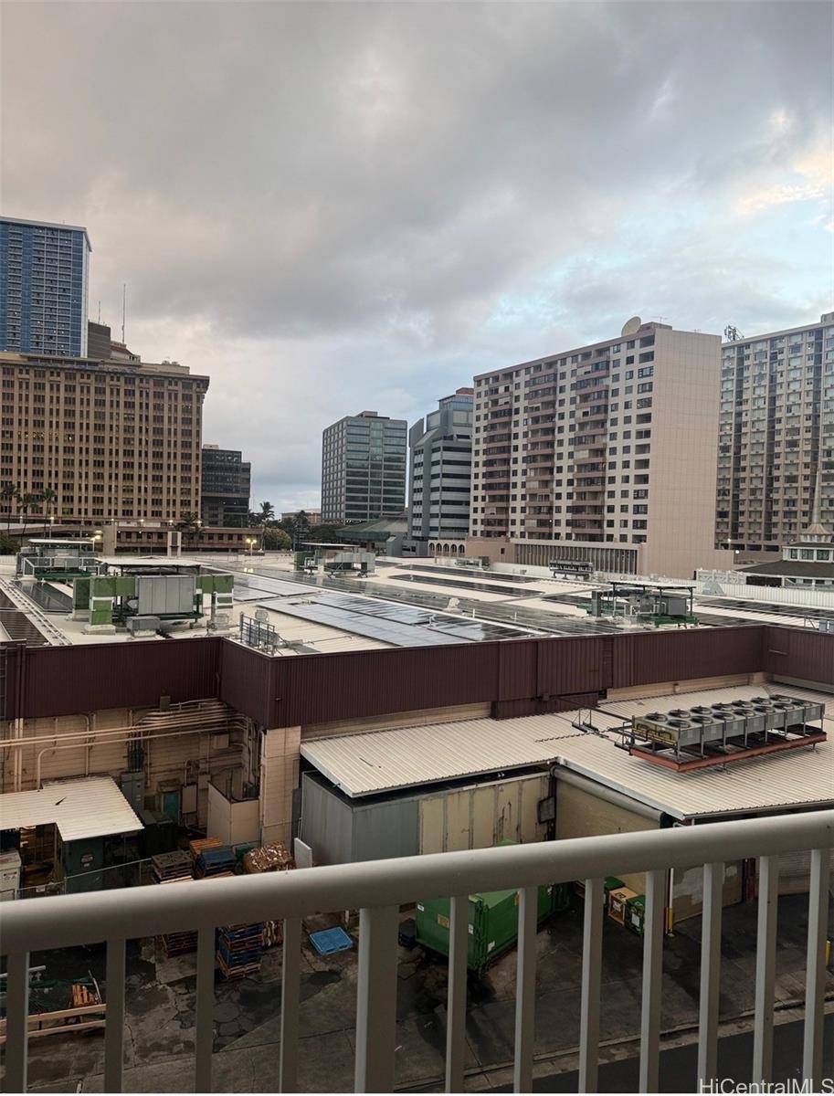 1624 Kanunu Street 502