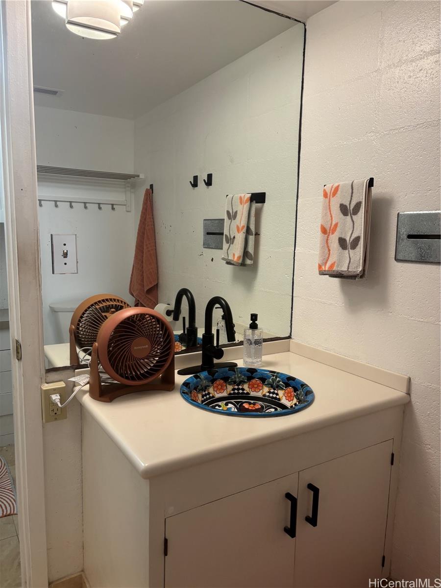 2957 Kalakaua Avenue  Unit 211