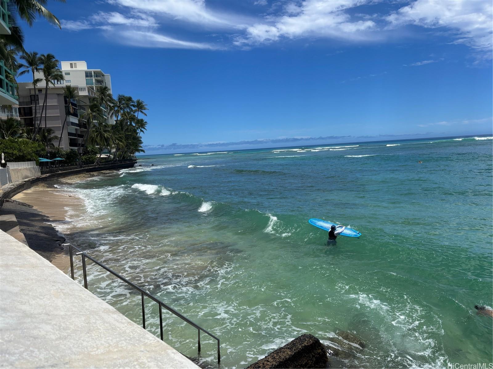 2957 Kalakaua Avenue  Unit 211