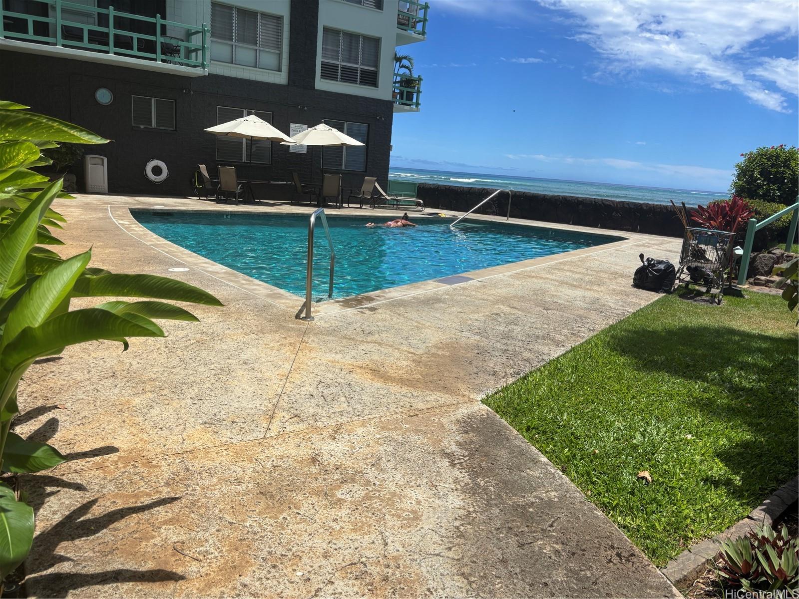 2957 Kalakaua Avenue  Unit 211