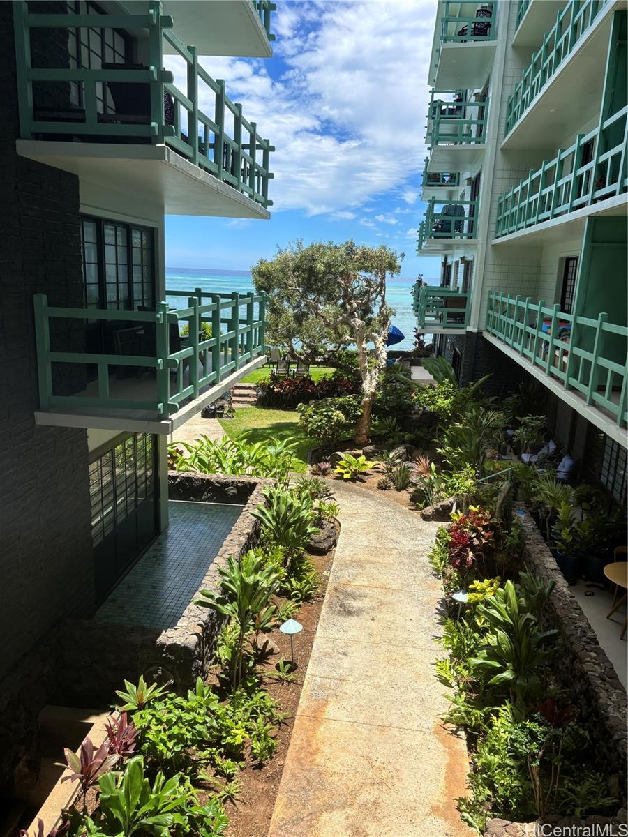 2957 Kalakaua Avenue  Unit 211