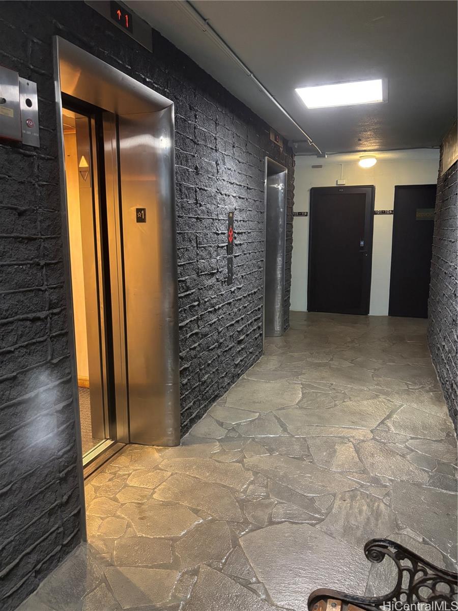 2957 Kalakaua Avenue  Unit 211