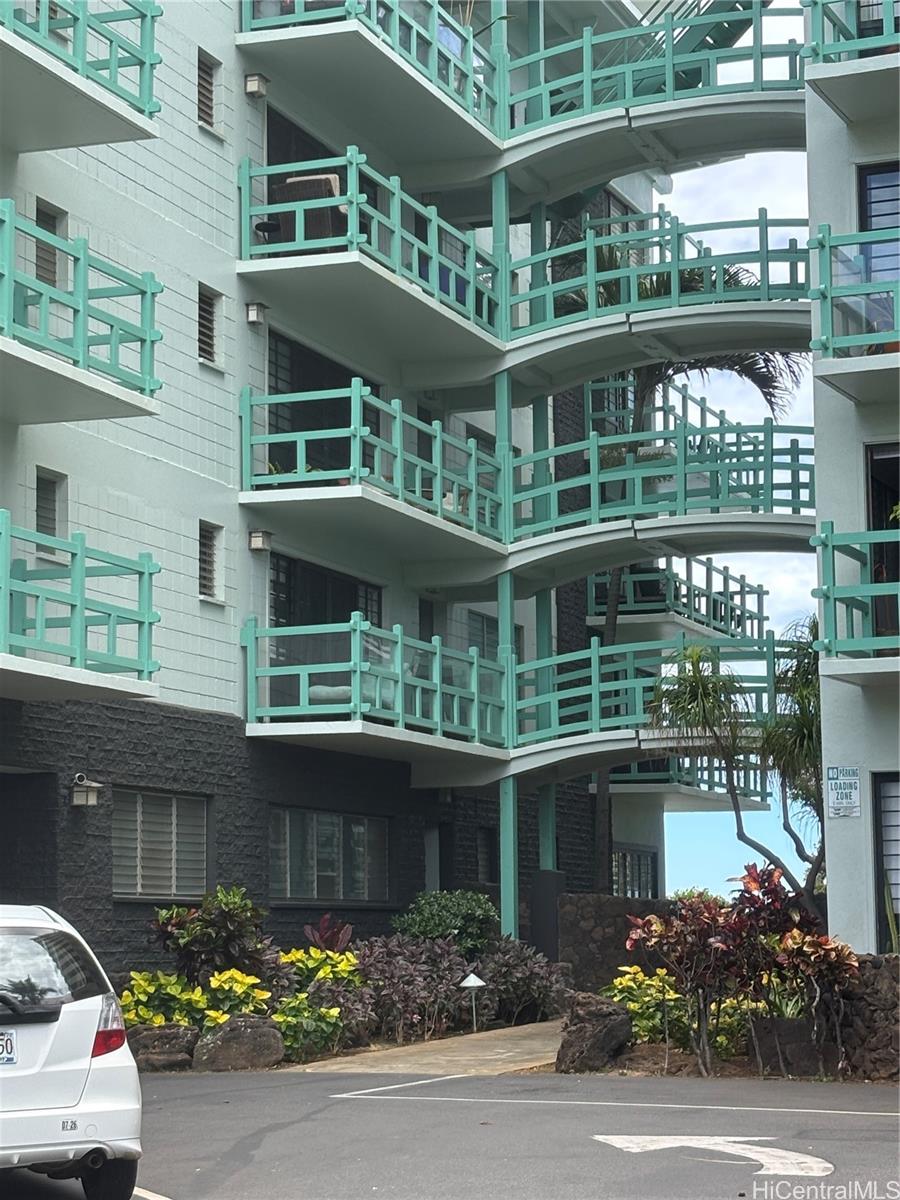 2957 Kalakaua Avenue  Unit 211