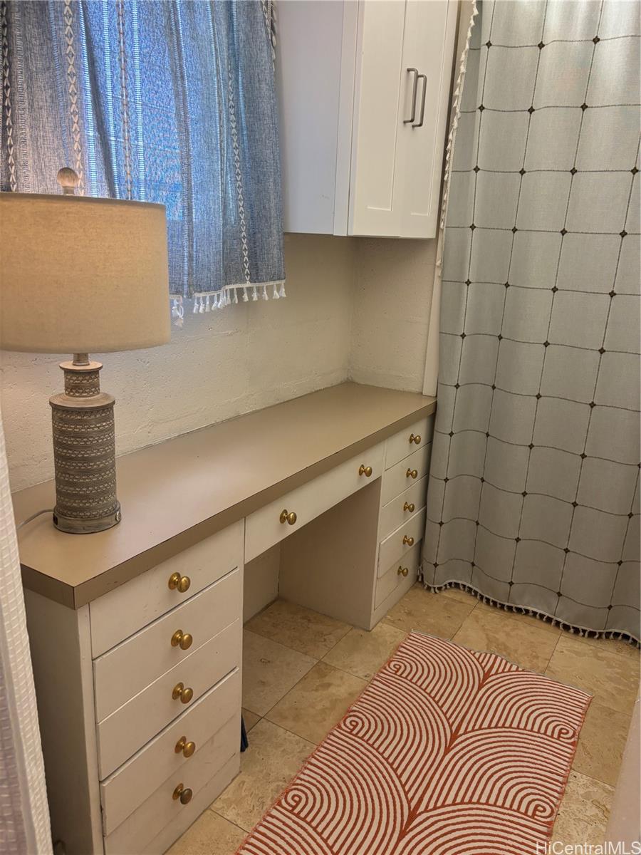 2957 Kalakaua Avenue  Unit 211