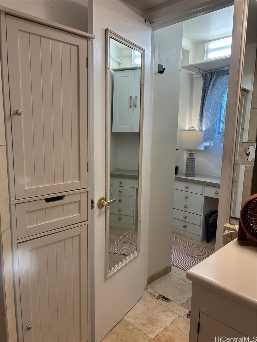 2957 Kalakaua Avenue  Unit 211