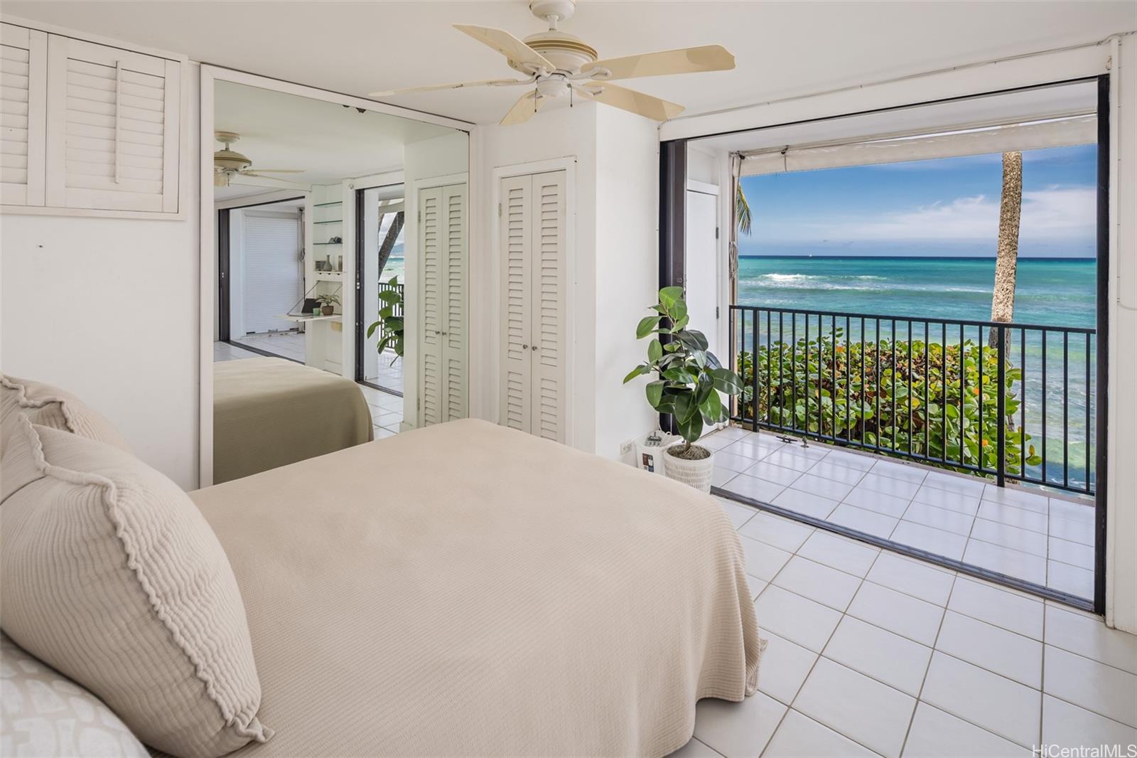 2987 Kalakaua Avenue  Unit 205
