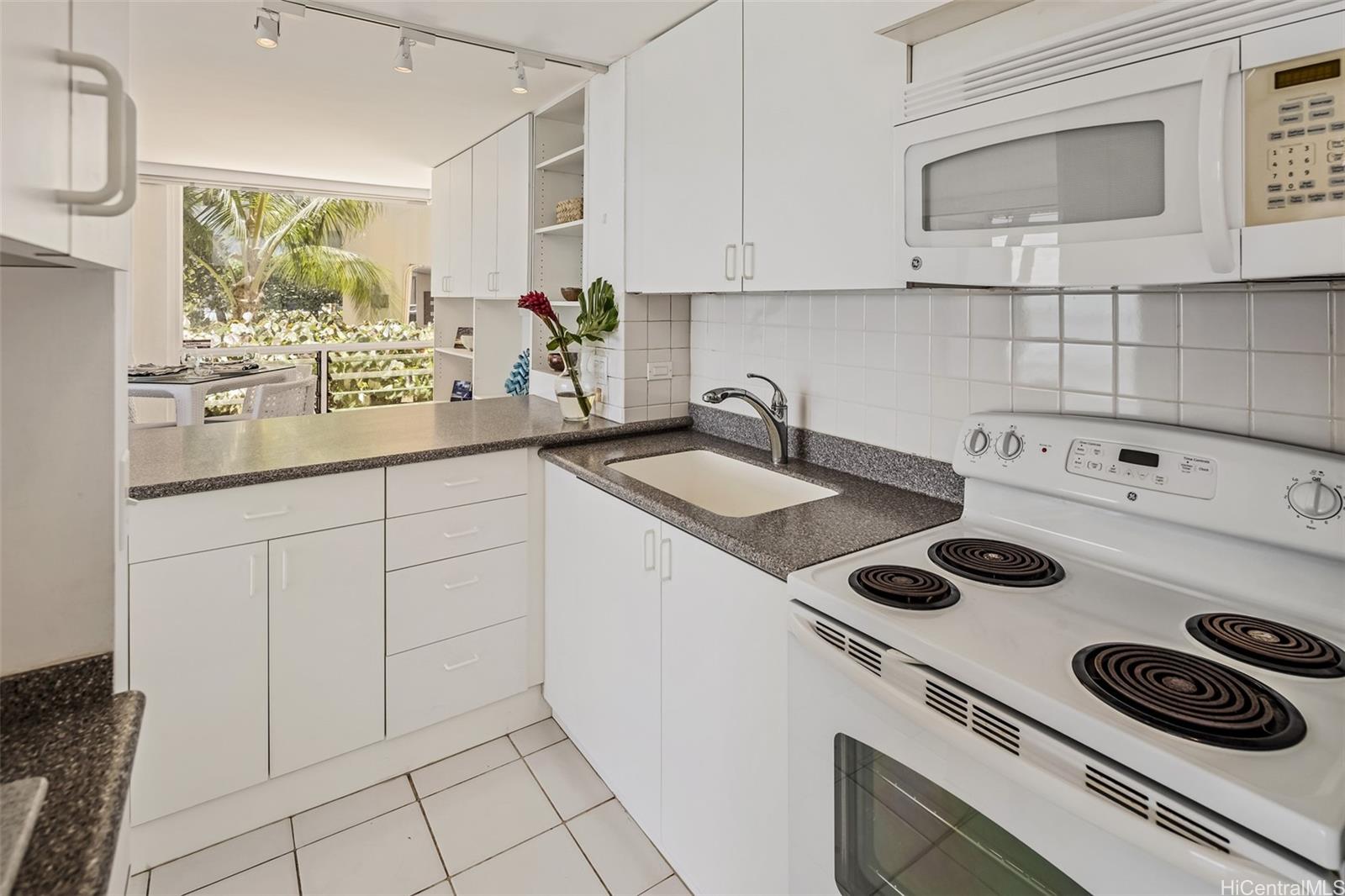 2987 Kalakaua Avenue  Unit 205