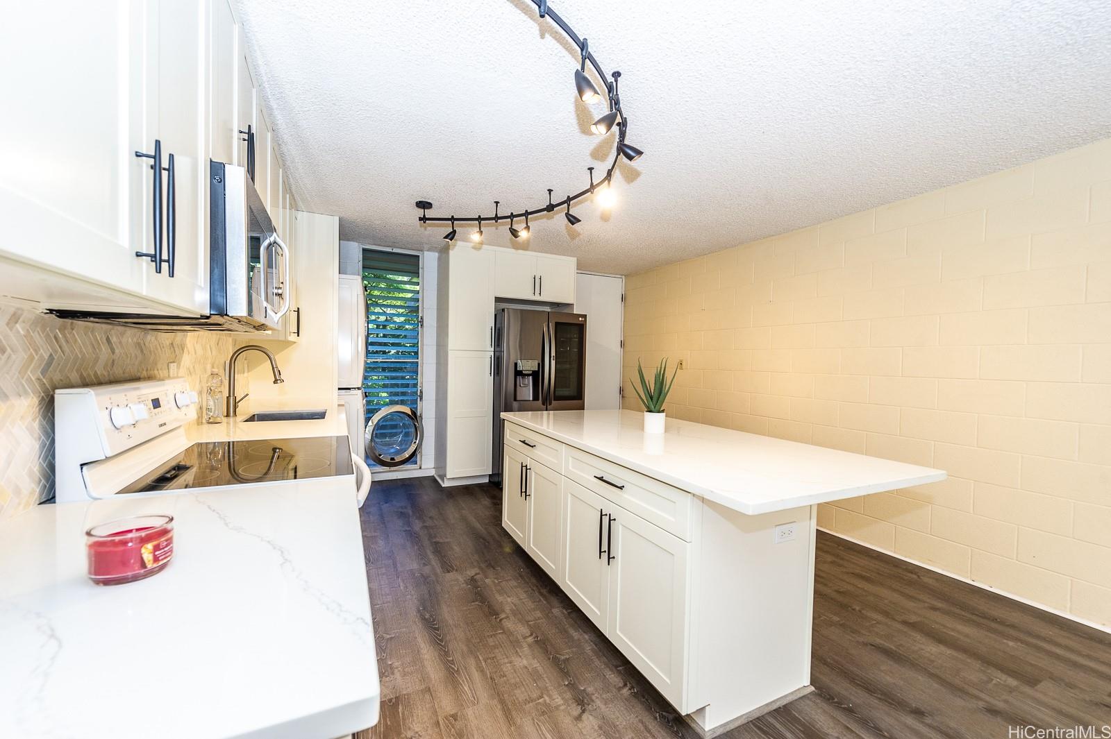 95-273 Waikalani Drive  Unit D402
