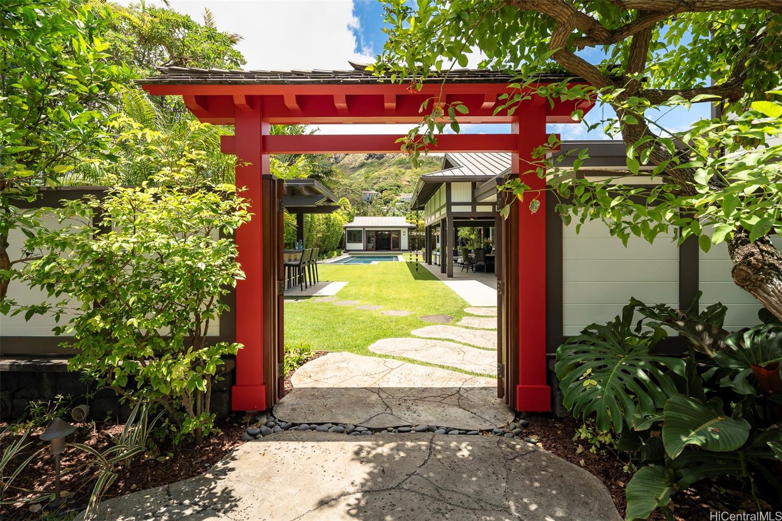 1011 Mokulua Drive