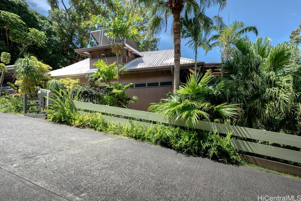 2528 Makaulii Place