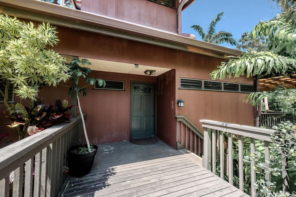 2528 Makaulii Place