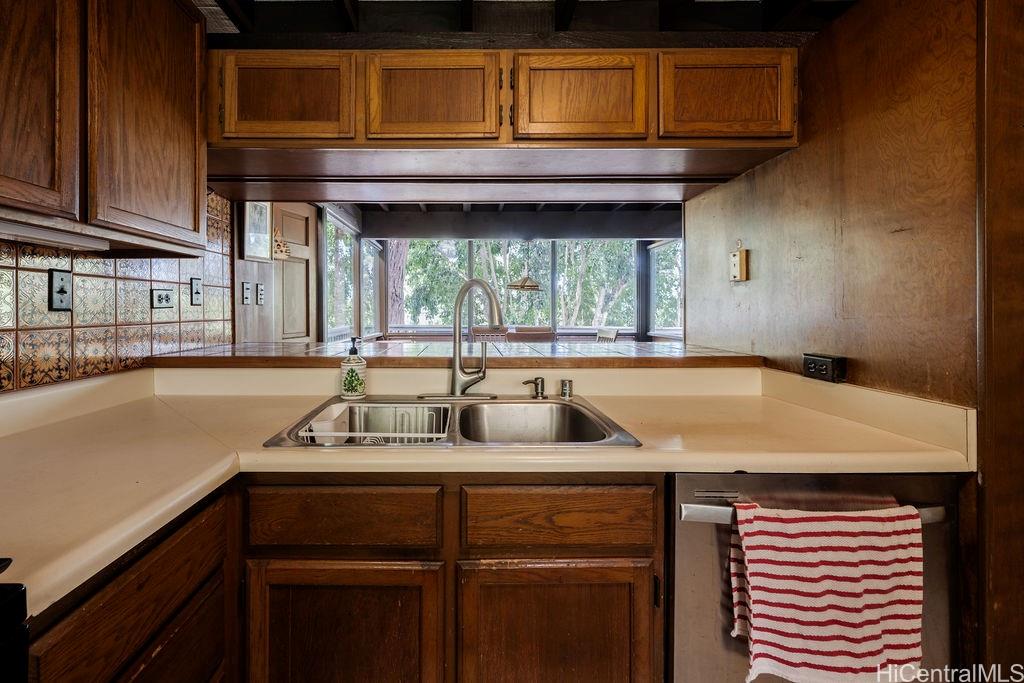 2528 Makaulii Place