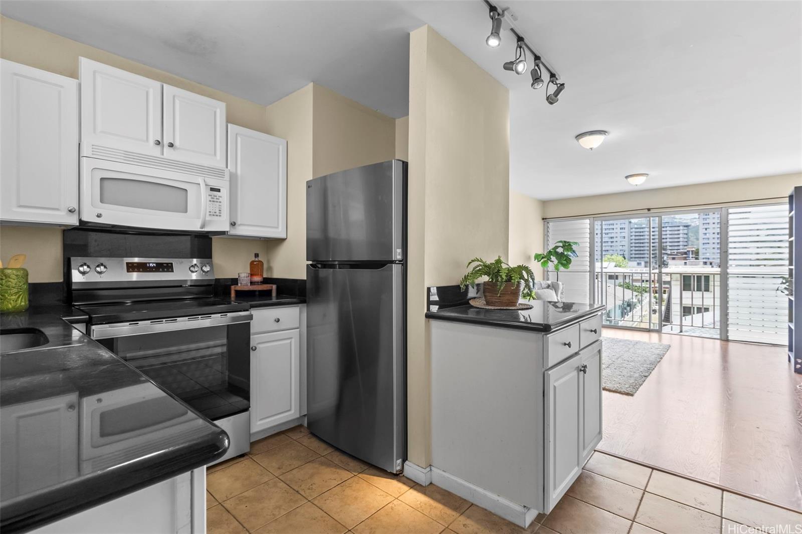 2440 Date Street  Unit 303
