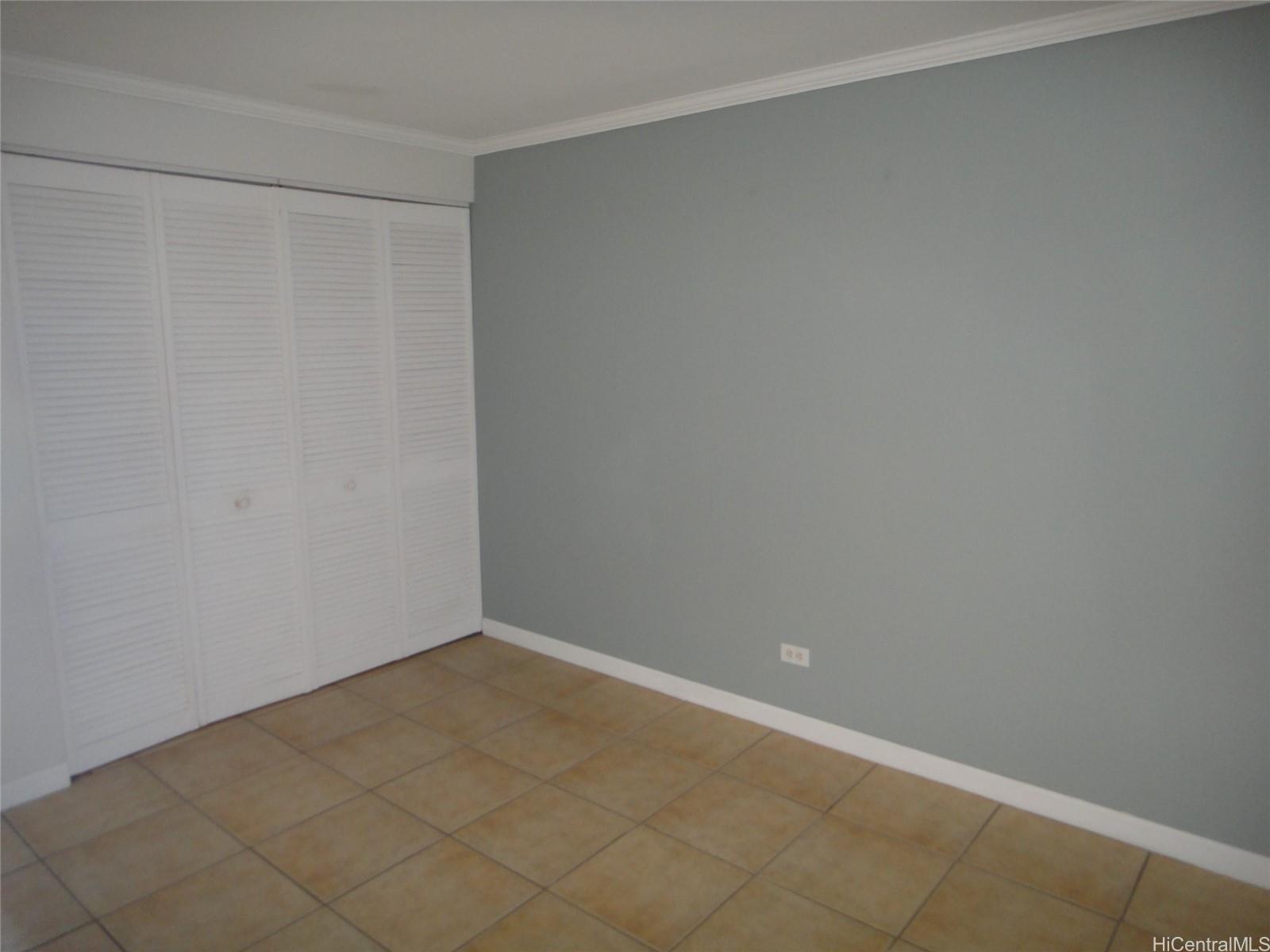 Photo 11 of 25