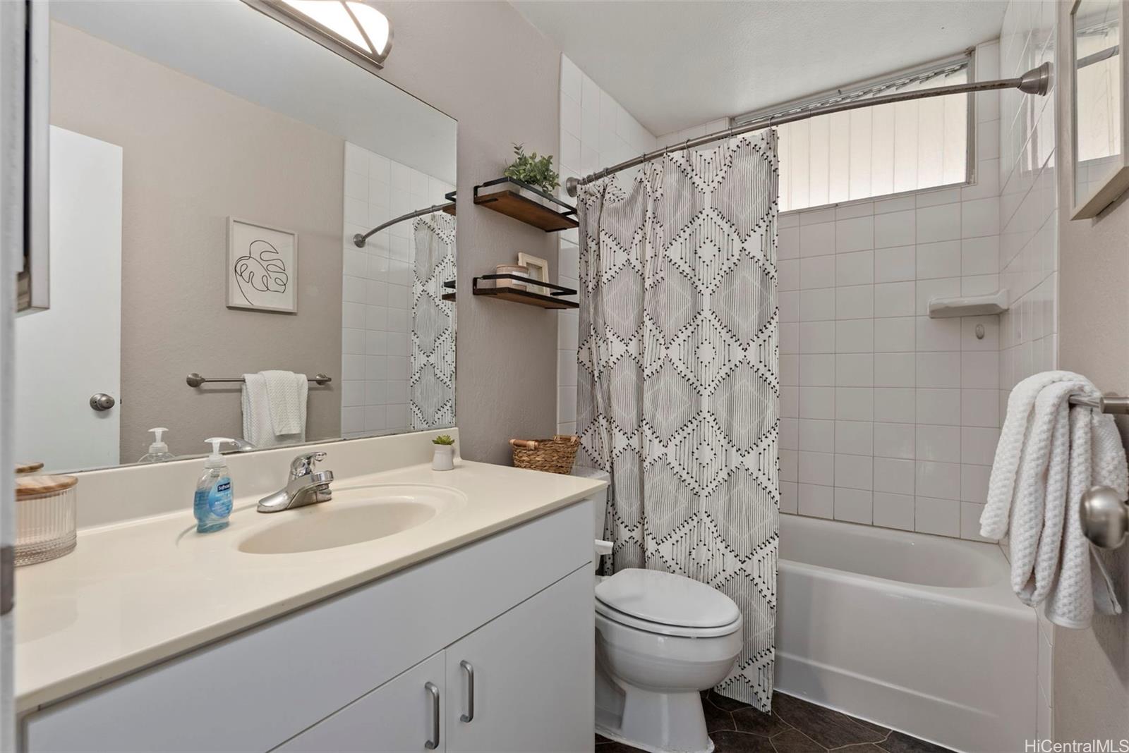 95-2039 Waikalani Place  Unit C202